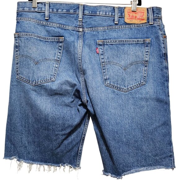 Men's Levi 502 Distressed Denim Shorts W40L - Picture 2 of 9
